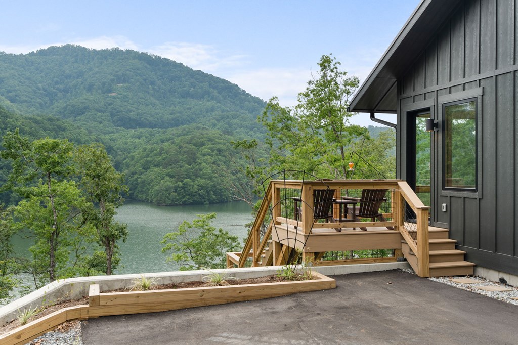 192 Lakeview Trail