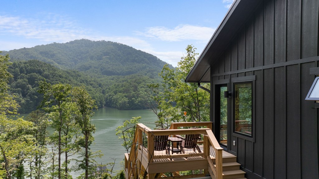 192 Lakeview Trail