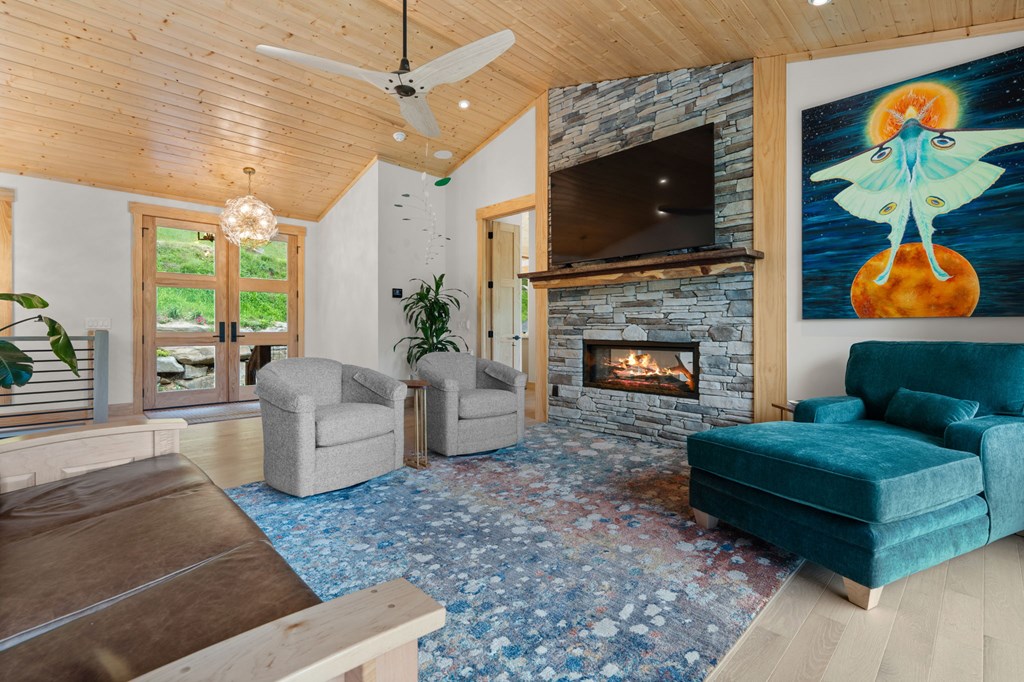 192 Lakeview Trail