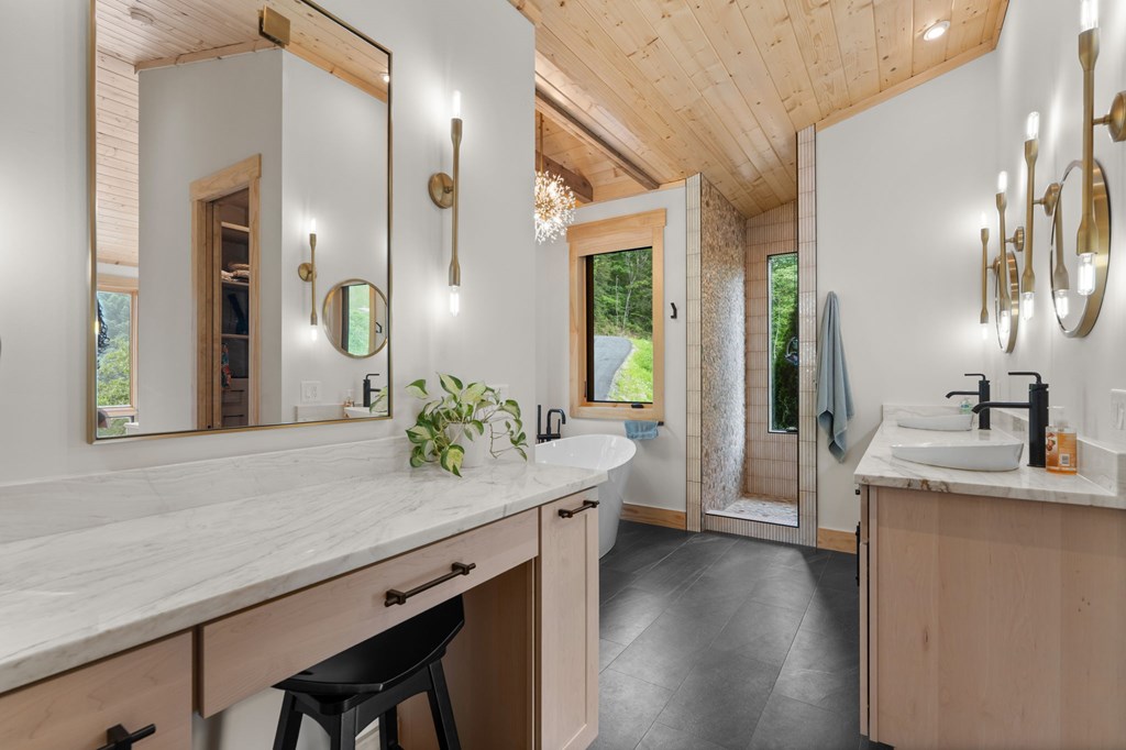 192 Lakeview Trail