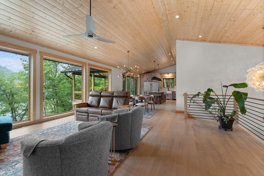 192 Lakeview Trail