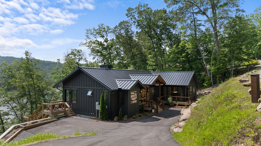 192 Lakeview Trail