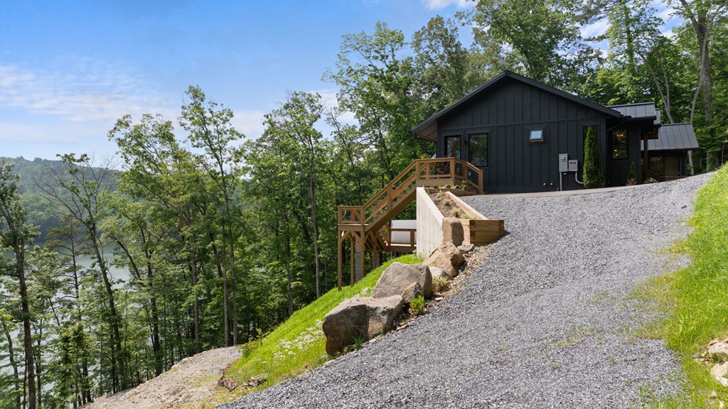 192 Lakeview Trail