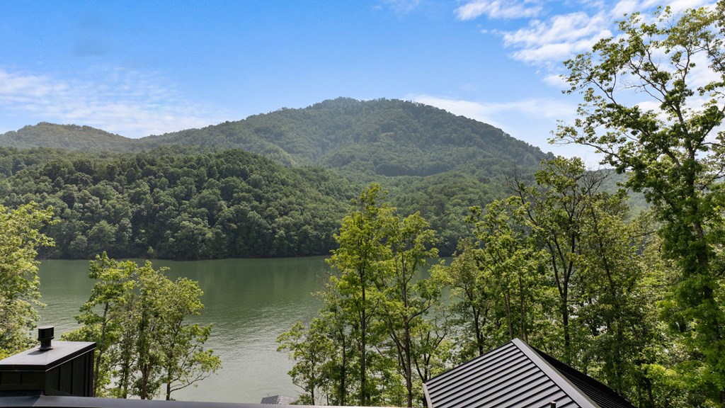 192 Lakeview Trail