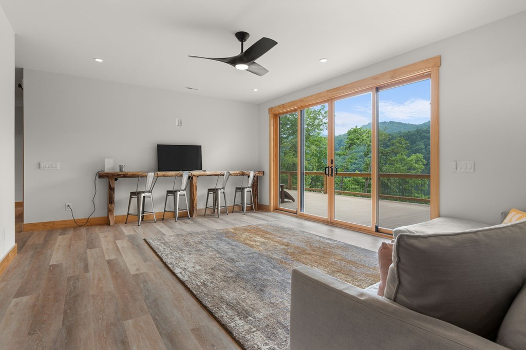 192 Lakeview Trail
