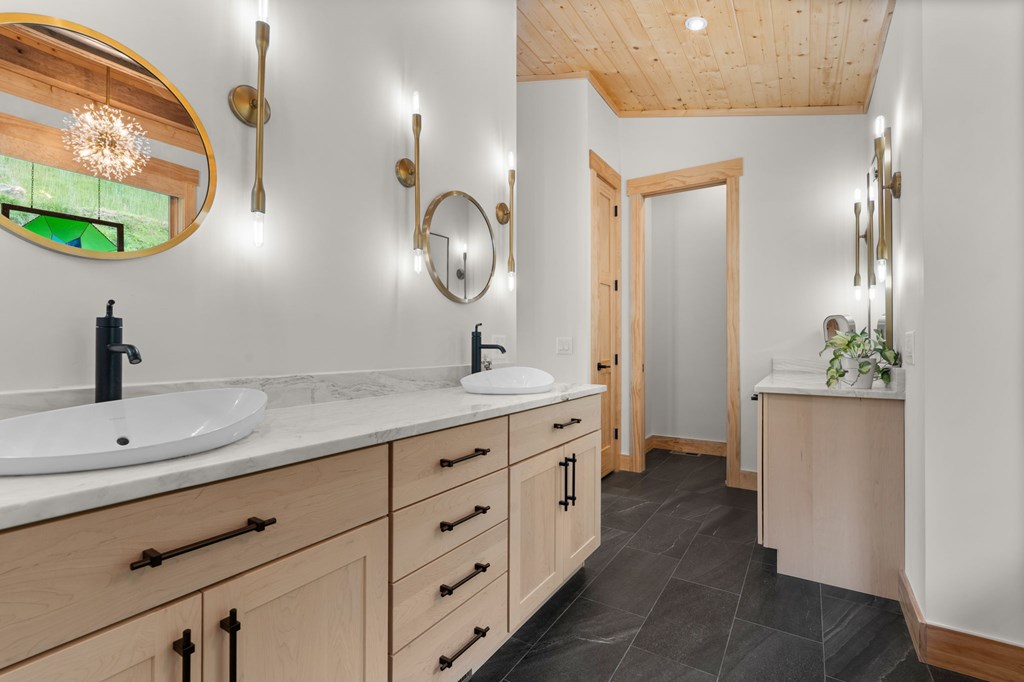 192 Lakeview Trail