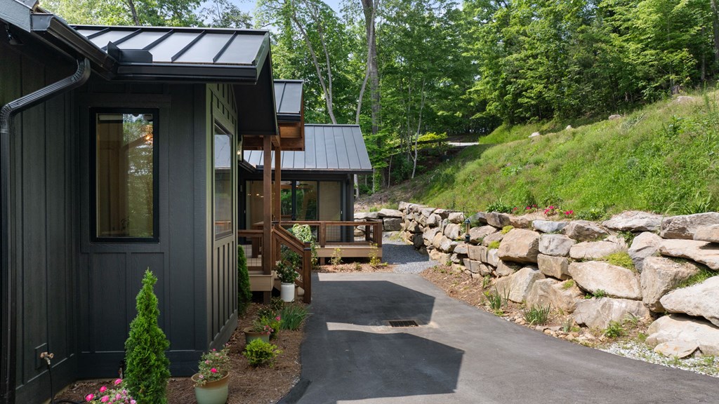 192 Lakeview Trail