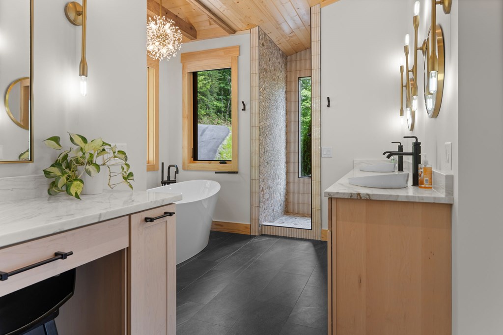 192 Lakeview Trail