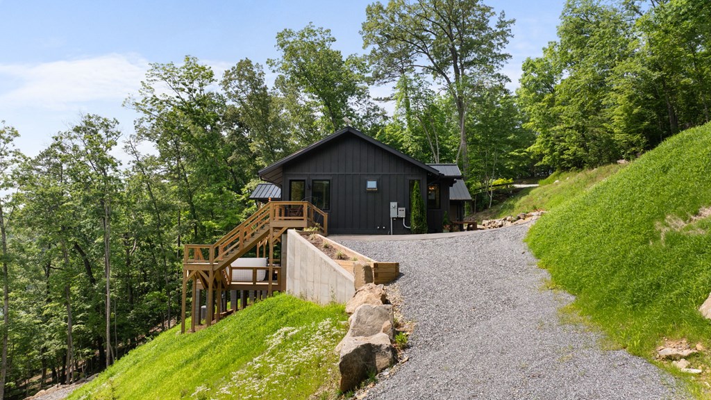 192 Lakeview Trail