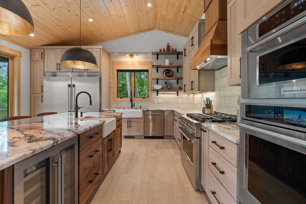 192 Lakeview Trail