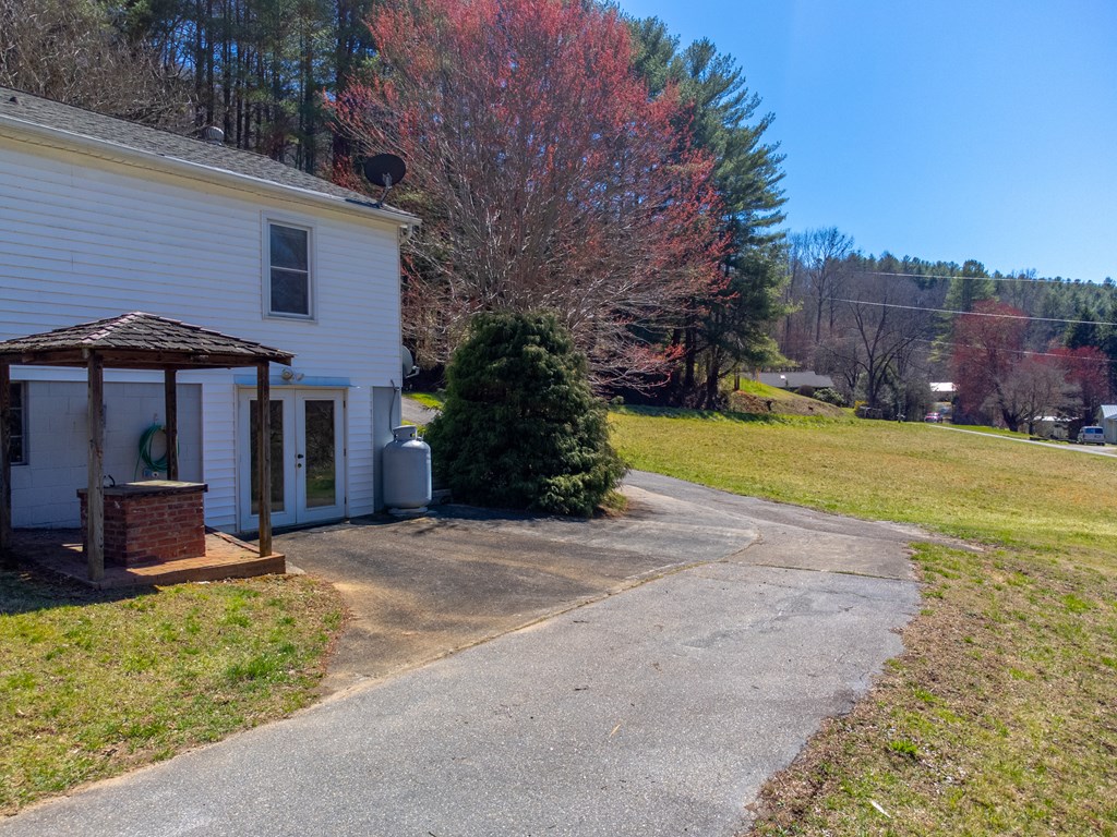 809 Locust Creek Road