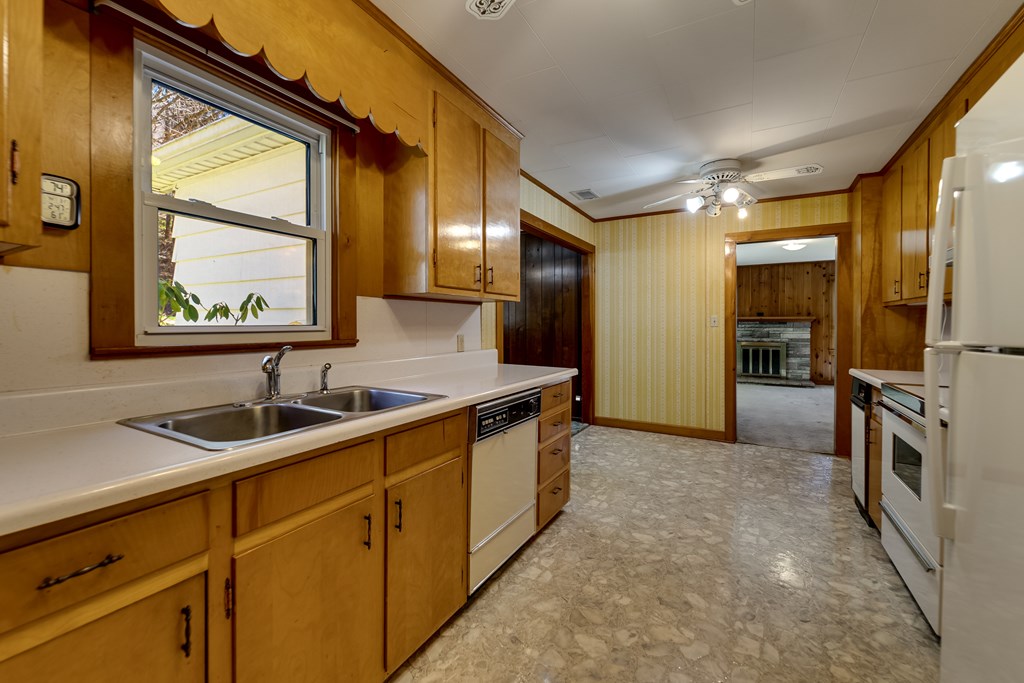 809 Locust Creek Road