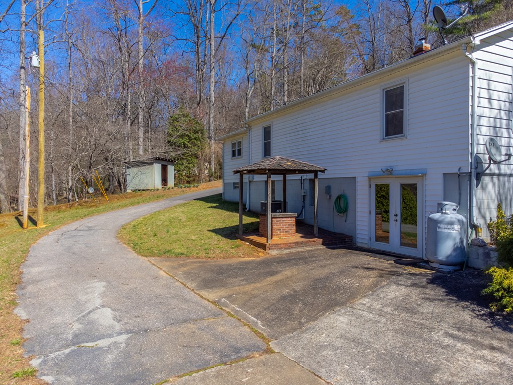 809 Locust Creek Road