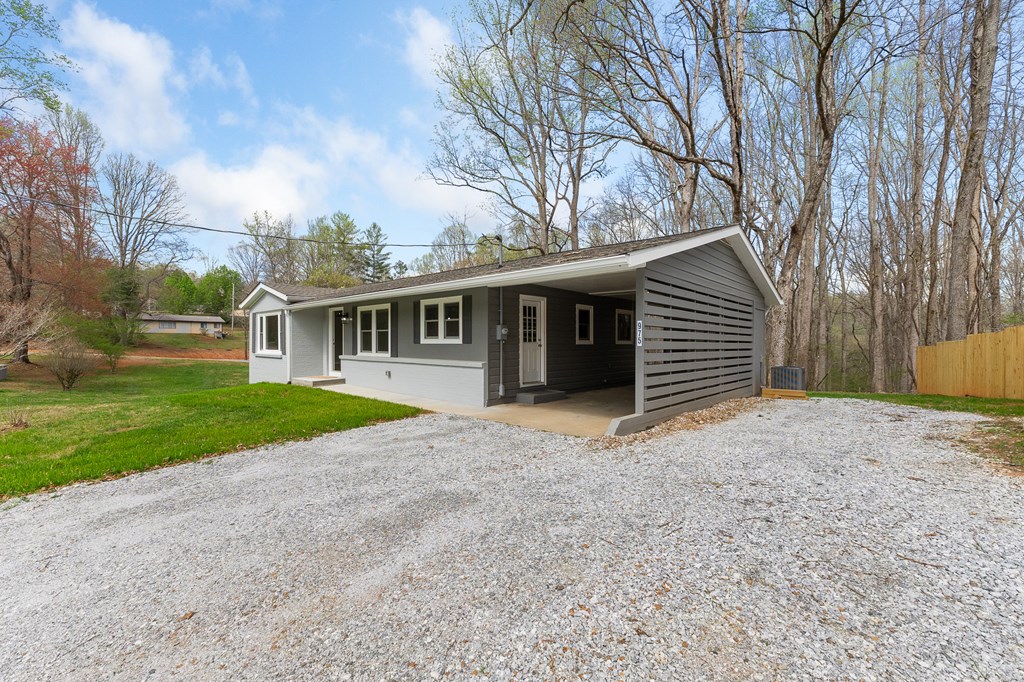 975 Middle Skeenah Rd