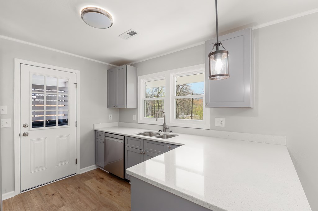 975 Middle Skeenah Rd