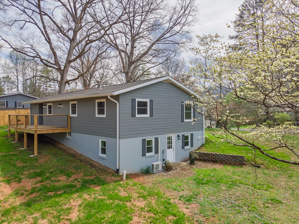 975 Middle Skeenah Rd