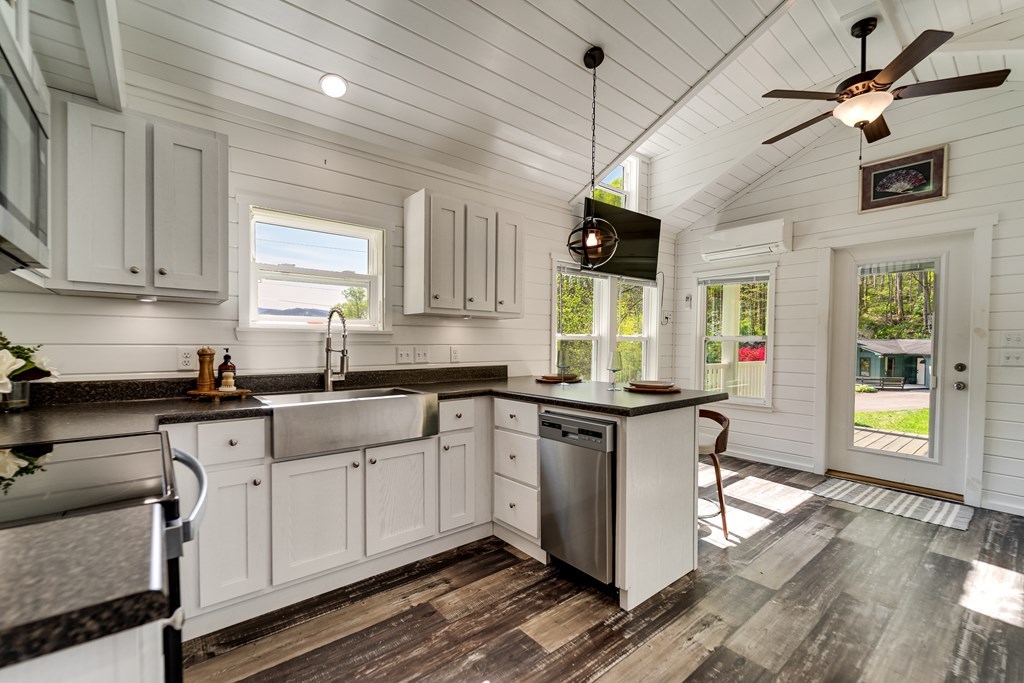 619/621 Kitchens Branch Road