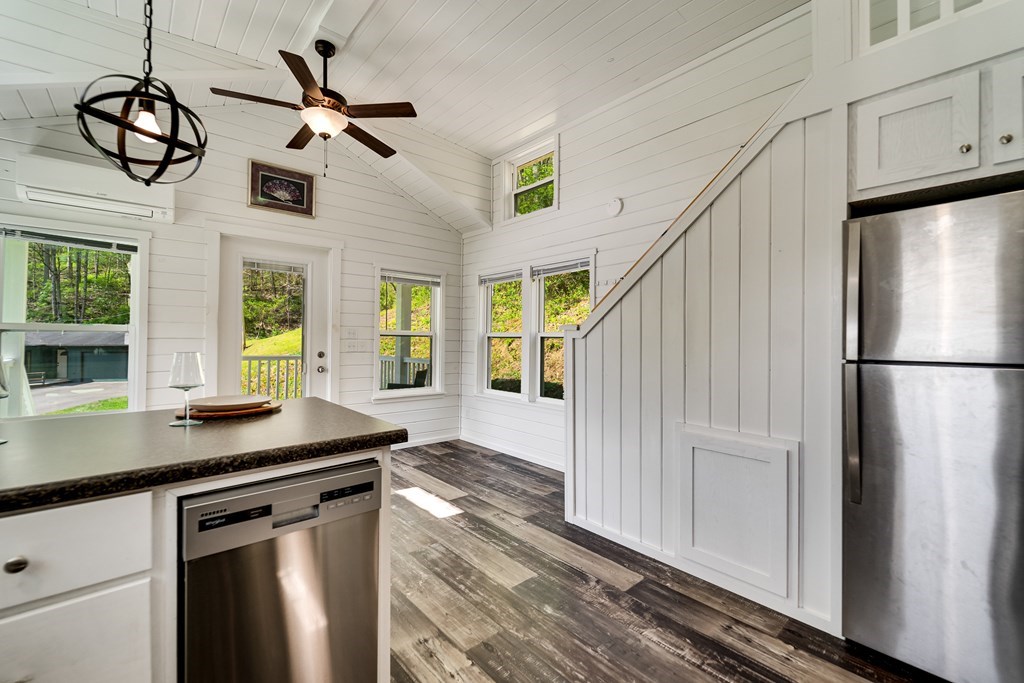 619/621 Kitchens Branch Road