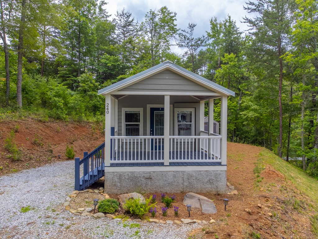 240 Bear Pen Cove