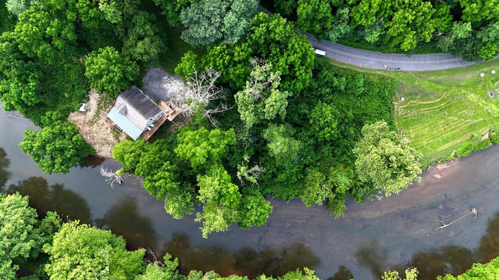 10,11 Riverbend Rd