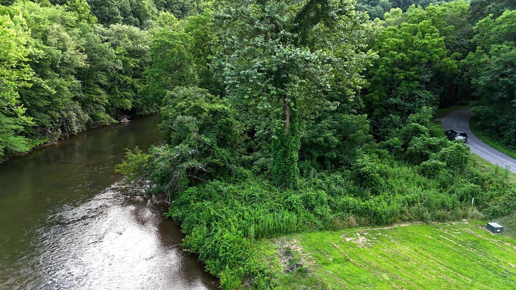 10,11 Riverbend Rd