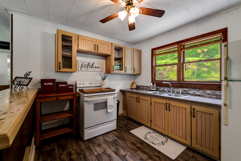 267 Hensley Cemetery Rd