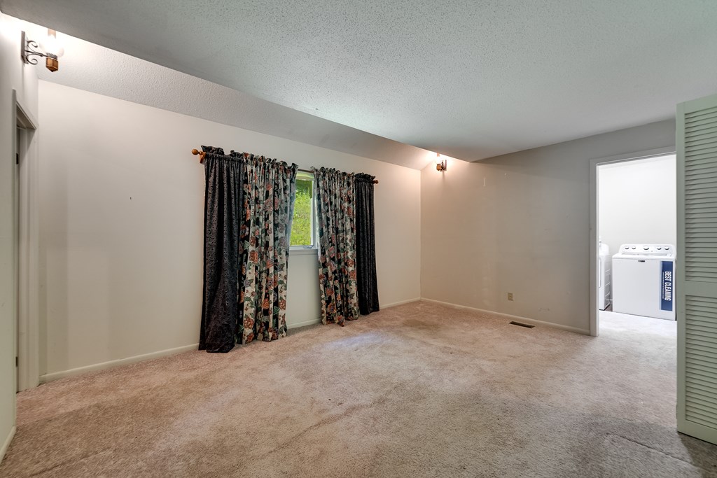 1040 Kitchens Branch Rd