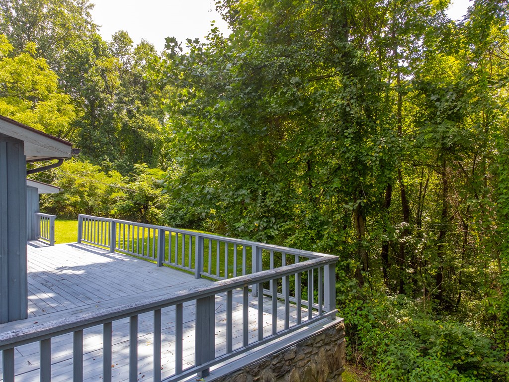 1040 Kitchens Branch Rd