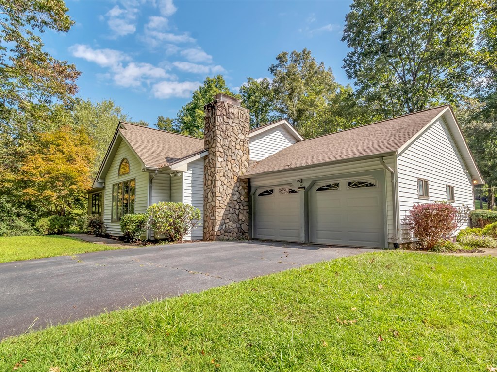 1695 Skyland Drive, Sylva