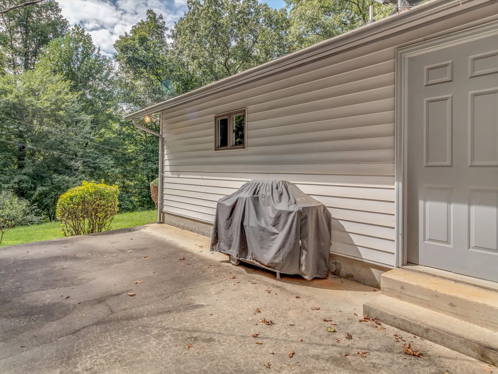 1695 Skyland Drive, Sylva