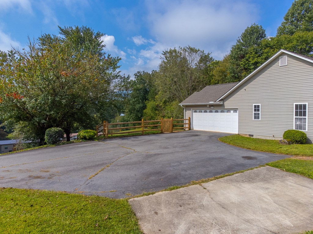 1061 Calvary Church Rd