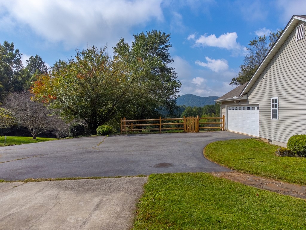 1061 Calvary Church Rd