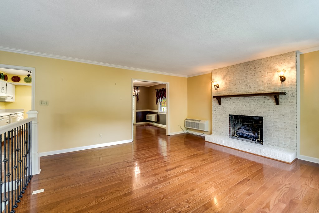 1168 N Country Club Dr