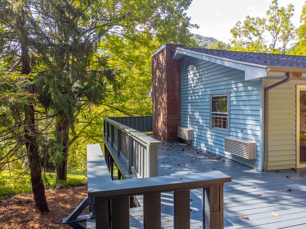 1168 N Country Club Dr