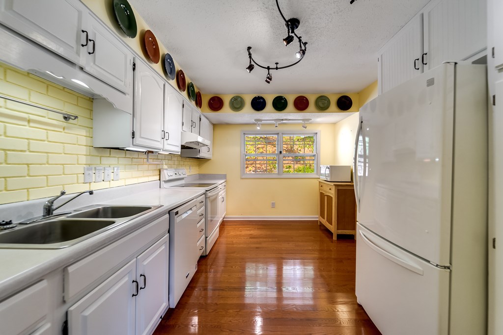 1168 N Country Club Dr