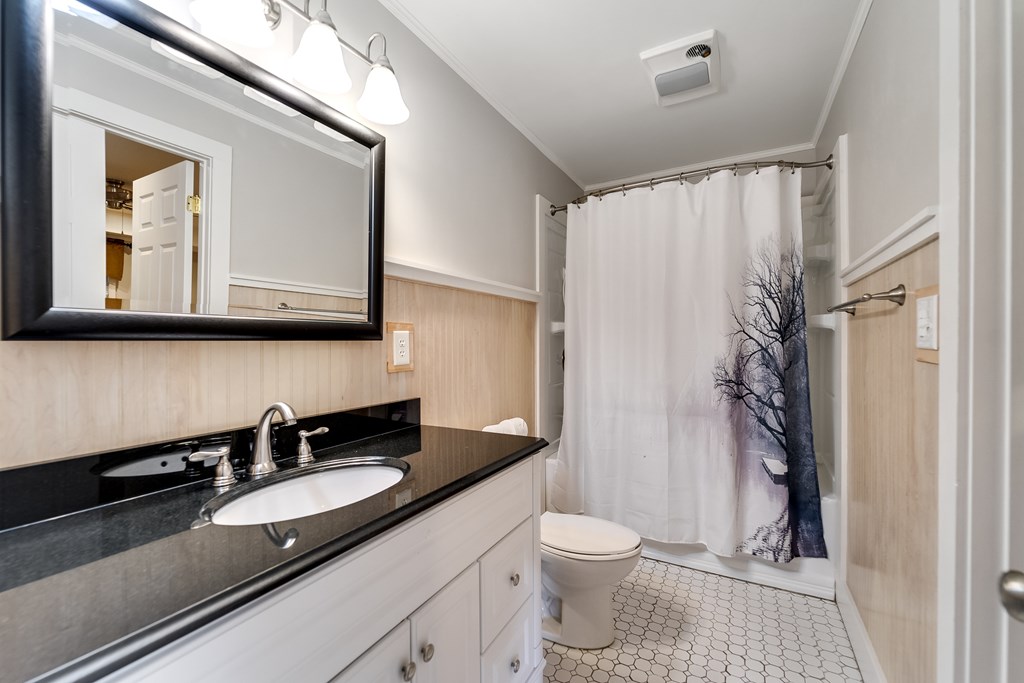 1168 N Country Club Dr