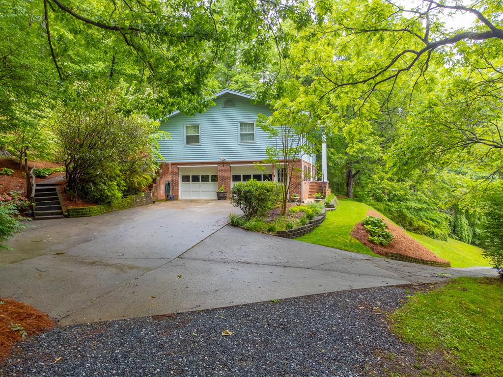 1168 N Country Club Dr