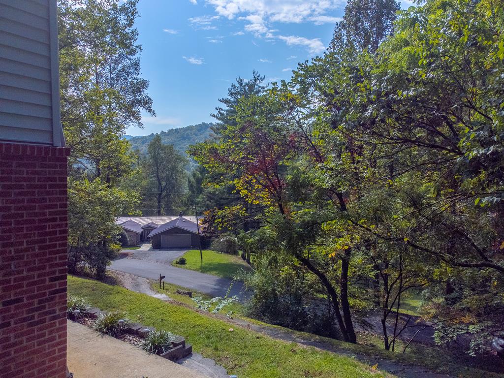 1168 N Country Club Dr