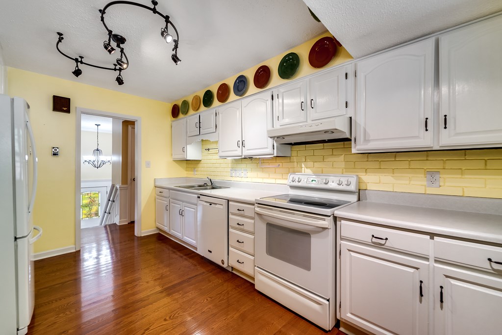 1168 N Country Club Dr