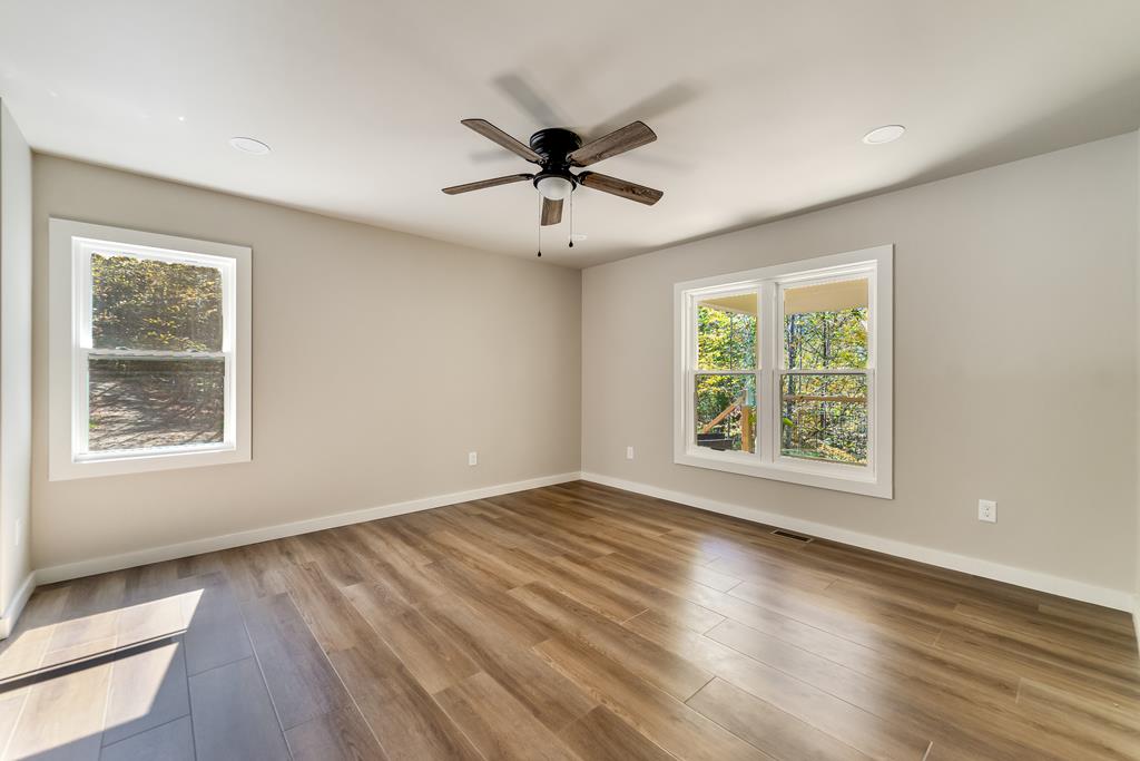 241 Fallen Oak Dr, Sylva