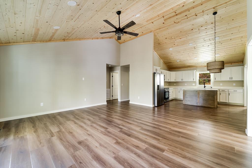 241 Fallen Oak Dr, Sylva