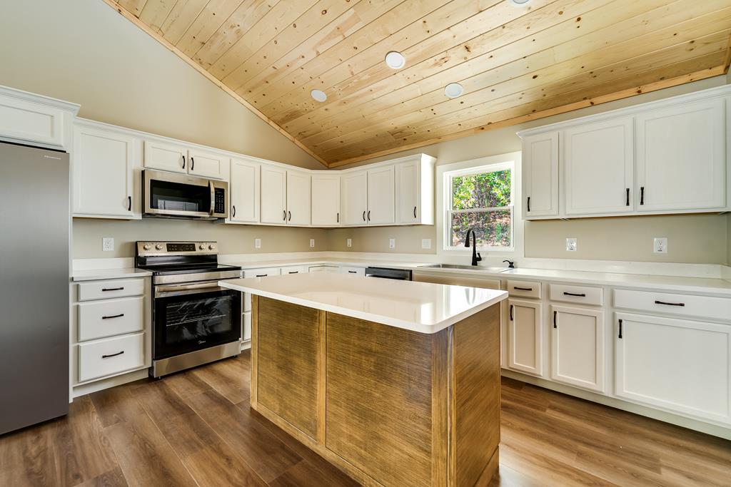 241 Fallen Oak Dr, Sylva