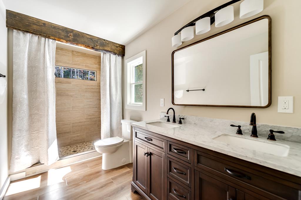 241 Fallen Oak Dr, Sylva