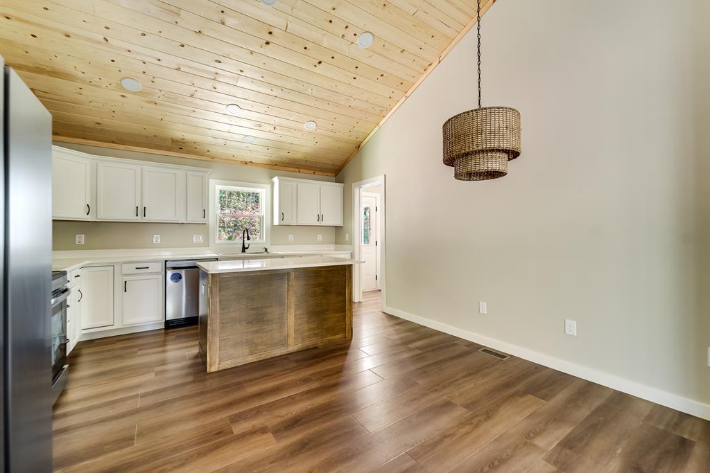 241 Fallen Oak Dr, Sylva