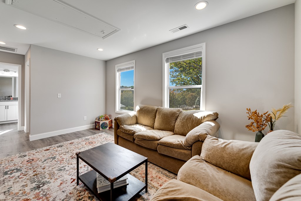 955 N Canton Rd, Canton