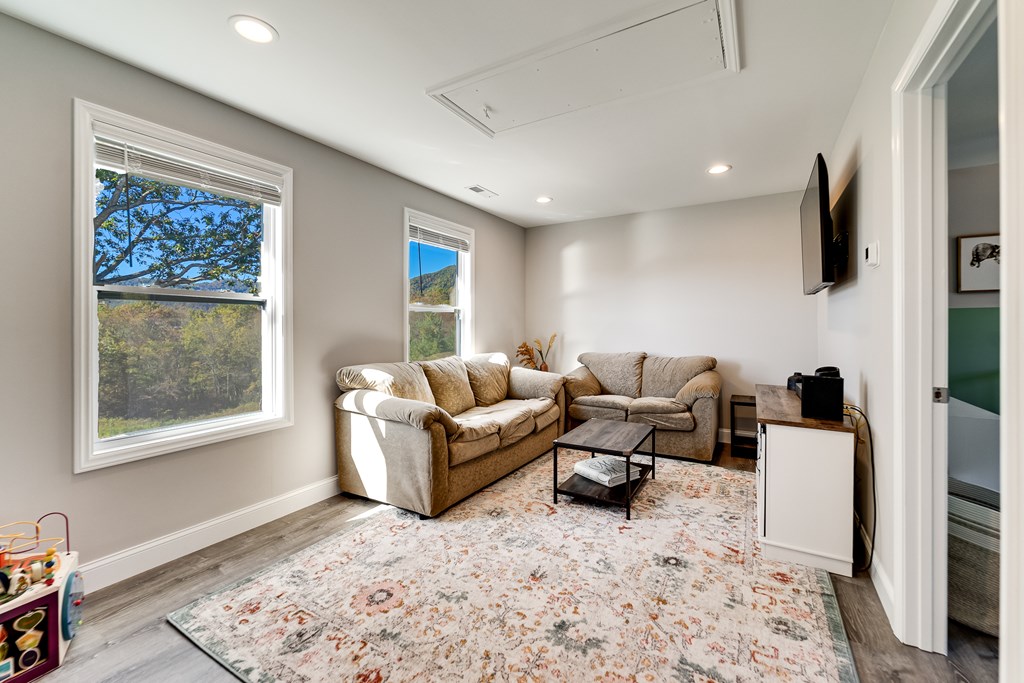 955 N Canton Rd, Canton