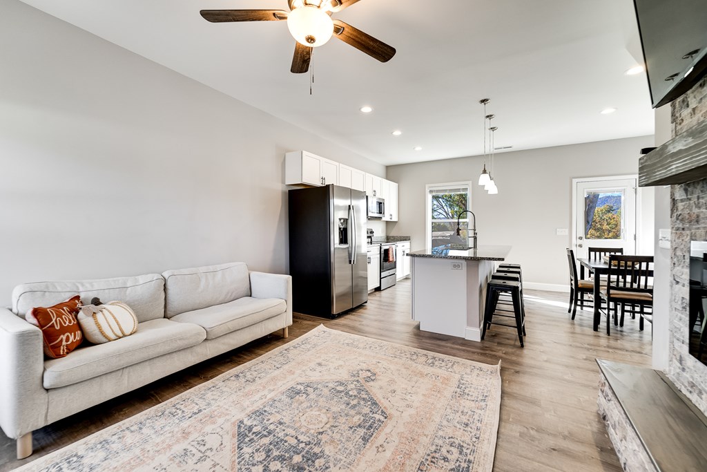 955 N Canton Rd, Canton