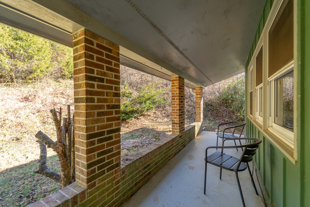 1037 N Country Club Dr