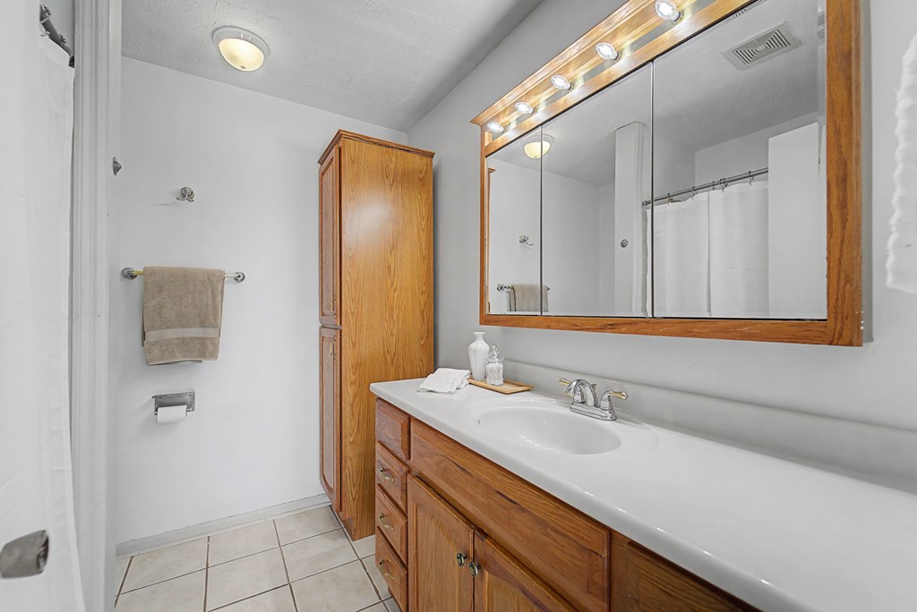 1037 N Country Club Dr