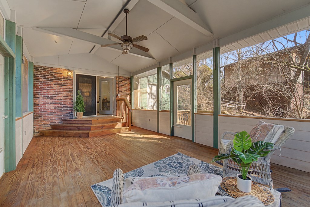 1037 N Country Club Dr